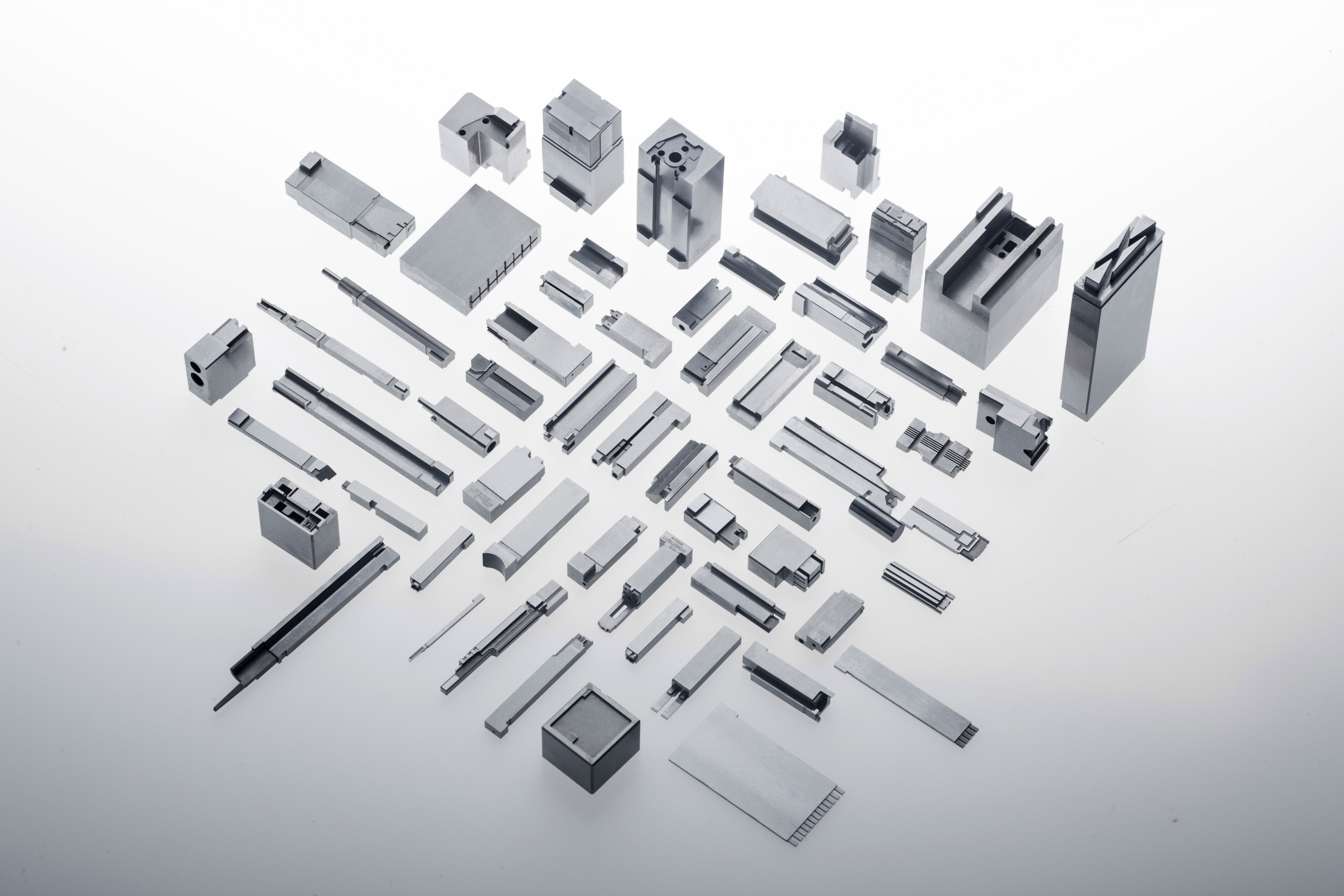 How to choose mold parts manufacturers