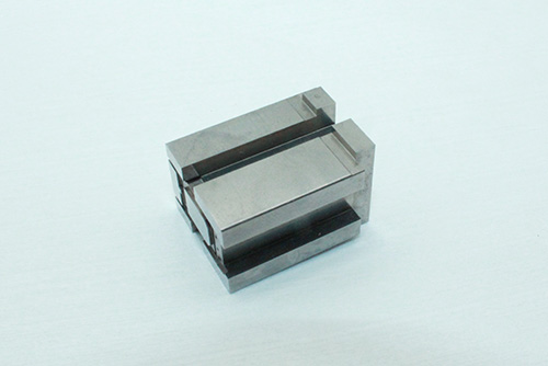 精密金型部品メーカーのカスタム