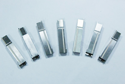 <b>精密プラスチック金型パーツ</b>