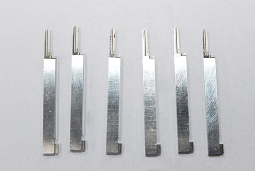 <b>精密プラスチック金型パーツ</b>